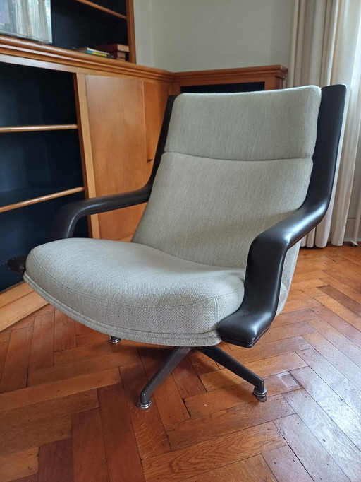 Artifort Swivel Armchair