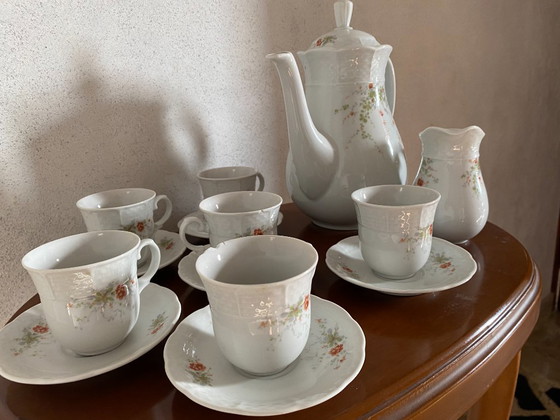 TK Thun Czechoslovakia Mid-Century Floral Porcelain Tea & Coffee Service – 15 Pieces – Crockery (photo 8 of 24)
