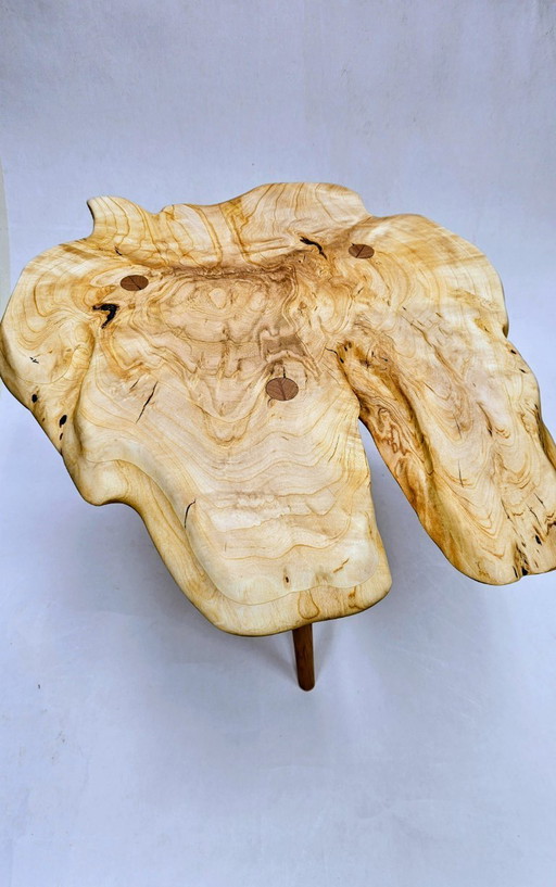 Decorative side table in Cherry