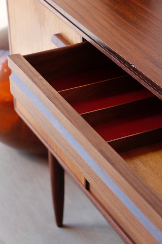 Image 1 of Britisches Sideboard im modernen Stil von White & Newton | Ikonisches Design