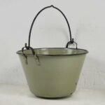 Caldero antiguo esmaltado verde (c.1920) – Objetos decorativos, Metal, Rustic (photo 6 of 9)