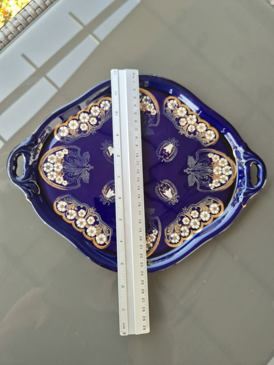 Image 1 of Plateau de service en céramique bleu cobalt - peint à la main avec de l'or et de l'émail - 32 cm