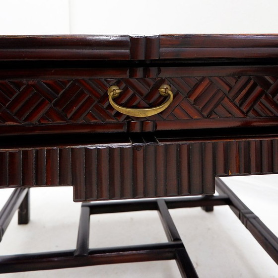 Image 1 of Coppia di tavolini laterali vintage in stile pagoda, con motivo a spina di pesce effetto bambù - Maitland & Clasco