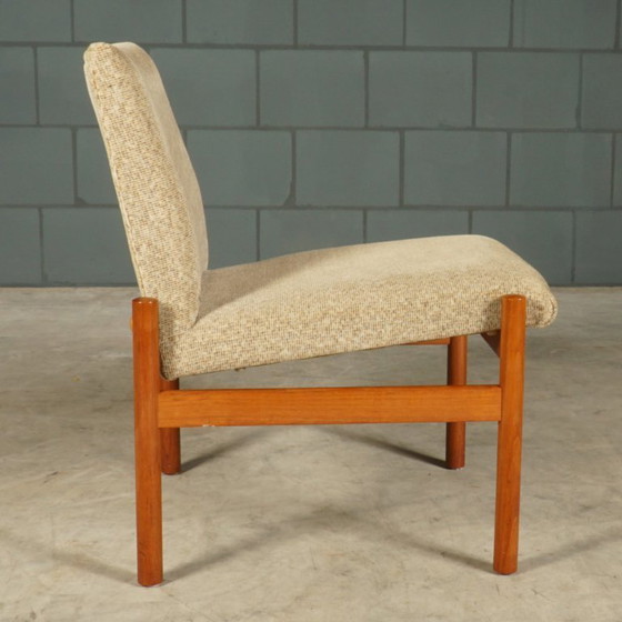Image 1 of Conjunto de salón danés: dos sillones con mesa pequeña – década de 1970