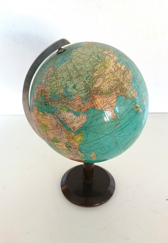 Image 1 of Globe terrestre sur socle en bois années 50