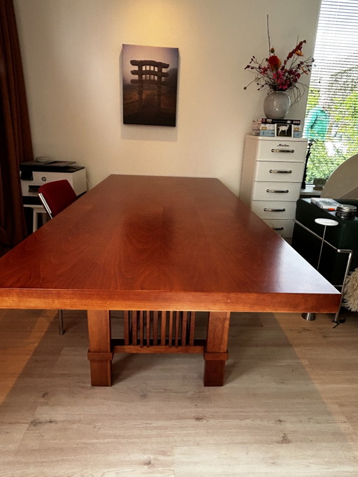 Modèle de table Taliesan Frank Lloyd Wright