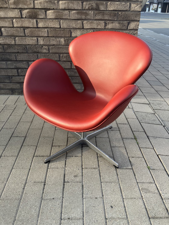 Image 1 of Silla Fritz Hansen Swan en cuero rojo indio, ¡¡¡NUEVA!!!