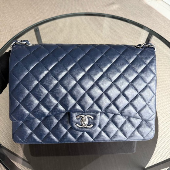 Image 1 of Borsa Chanel Classic Flap Maxi - Caviar Double Flap 34CM Trapuntata Blu Scuro Finiture Argento Serie 15
