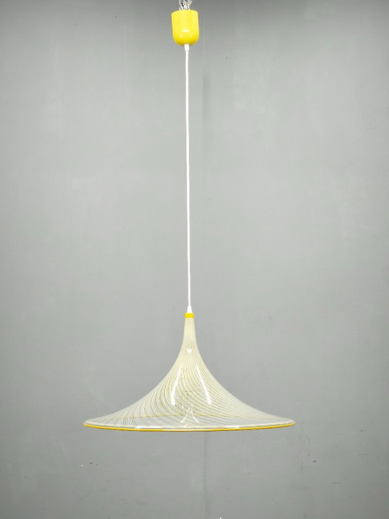 1970er Guzzini Meblo Trumpet Space Age Pendelleuchte, Italien – Kronleuchter, Plastic (photo 2 of 11)