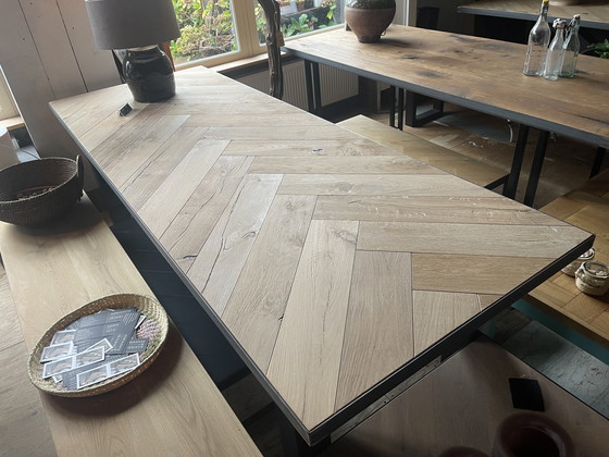 Image 1 of Tavolo da pranzo a spina di pesce in legno riciclato