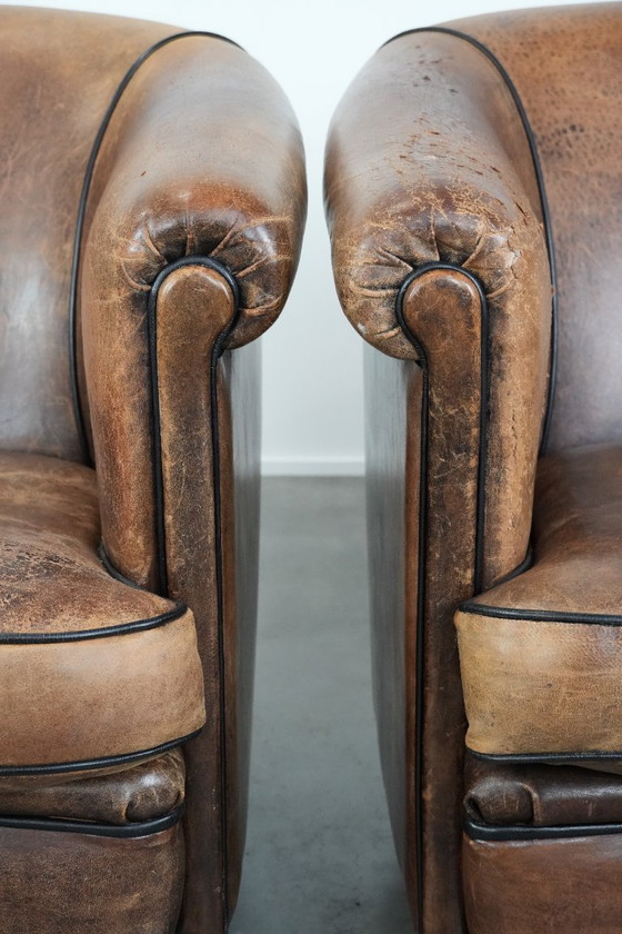 Image 1 of 2 x Vintage schapenleren clubfauteuil met een mooi patina