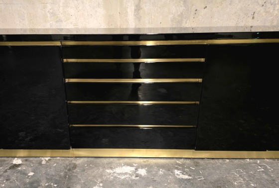 Jean-Claude Mahey per Maison Romeo Paris — Credenza in lacca nera e ottone, anni '70 – Credenze alte, Wood (photo 3 of 14)