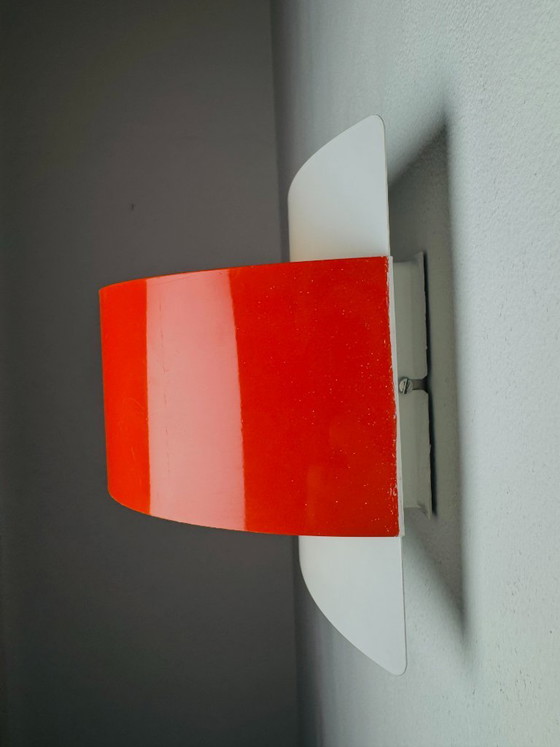 Curved Wall Lamps in Red and White by Peter Celsing for Falkenbergs Belysning, Sweden, 1960s – Wall lights (photo 5 of 8)