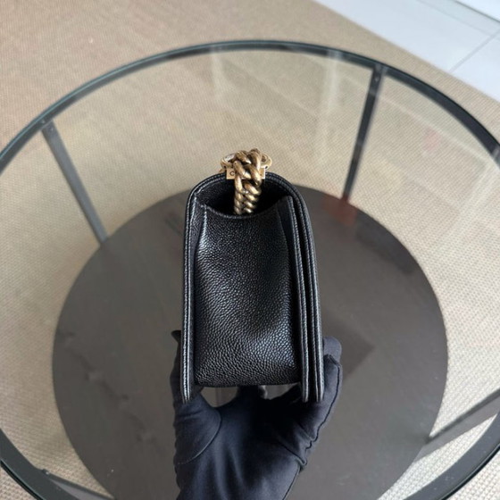 Image 1 of Chanel Boy Old Medium - Caivar gewatteerd generfd kalfsleer, zwart ruthenium, gouden hardware, serie 19