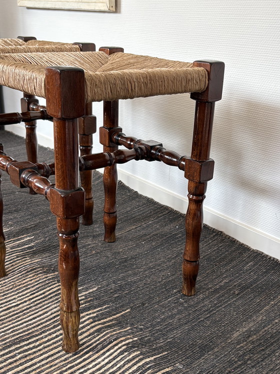 Image 1 of Antikes Hocker-Set aus Walnussholz mit Sitzfläche aus Papierstroh, Höhe 45 cm