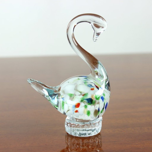 Vintage Handgefertigter Kunstglas-Schwan mit Mehrfarbigen Einschlüssen, Tschechoslowakei, 1960er Jahre