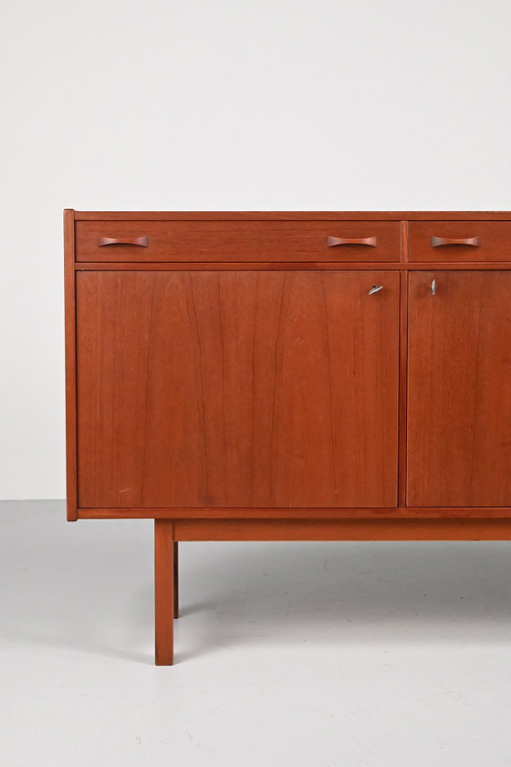 Tage Olofsson Ulferts sideboard (photo 5 of 12)