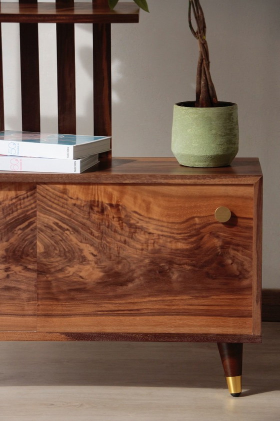 Image 1 of Divisorio per ambienti illuminato - Noce e ottone