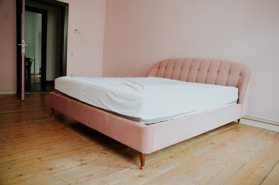 MADE.com Margot Bett – Blush Pink Samt – 180 × 200 cm – Doppelbetten, Wood (photo 3 of 6)
