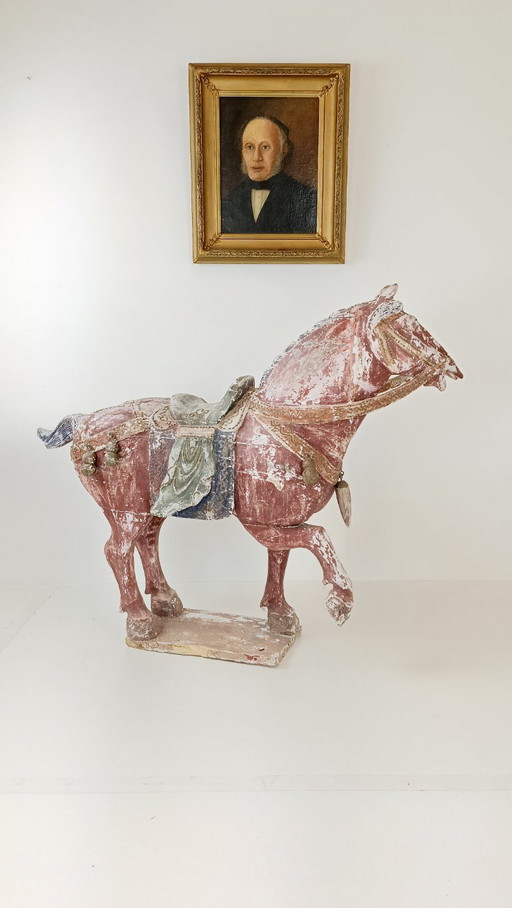 Hermosa estatua antigua de caballo de madera de la dinastía Tang