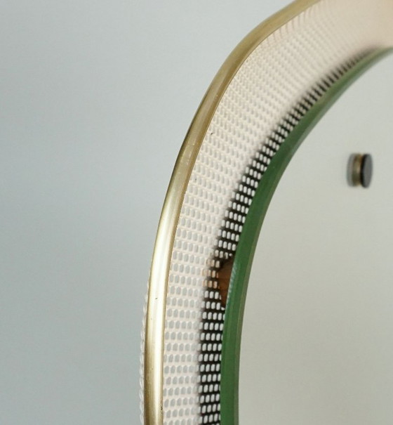 Image 1 of Wunderschöner Wandspiegel im Mid-Century-Modern-Stil der 1950er Jahre mit Drahtgeflechtrahmen und Messing