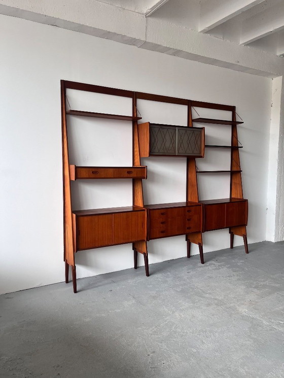 Image 1 of Librería modular escandinava «Panto», Noruega, década de 1960, teca de mediados de siglo.