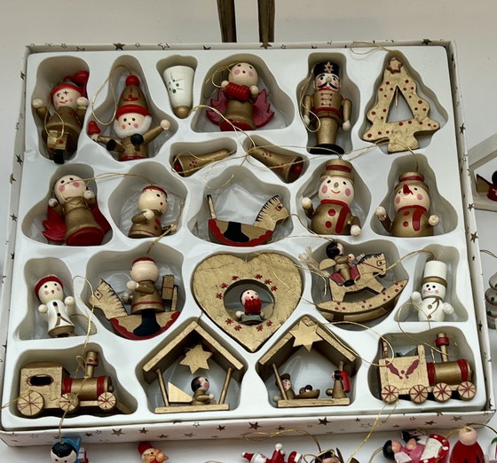 Image 1 of Grande collection de décorations de Noël artisanales – environ 100 pièces – bois, paille et tissu – datant des années 1970-1990