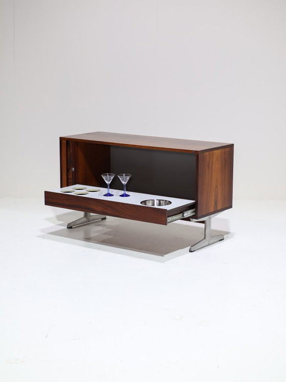 Mobile bar Nipu in palissandro con tamburo in metallo, stile danese vintage anni '60. – Wood (photo 2 of 14)