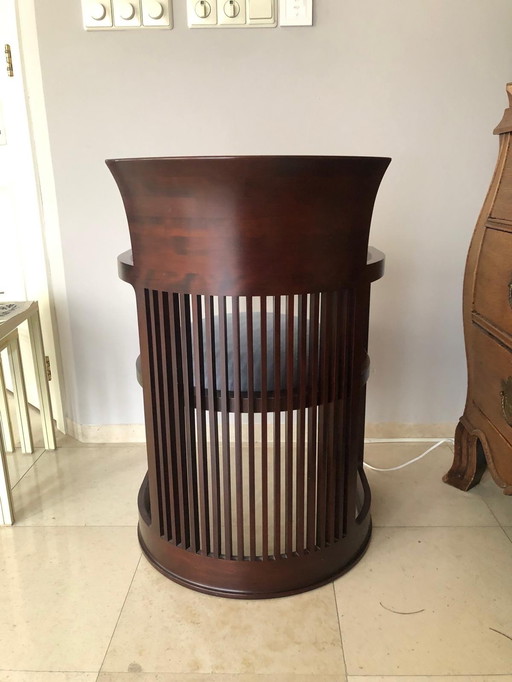 Sedia a botte 606 di Frank Lloyd Wright