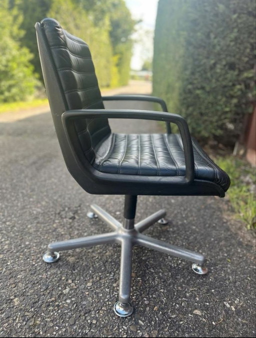 Eurosit bureaustoel, zwart leer, metalen onderstel