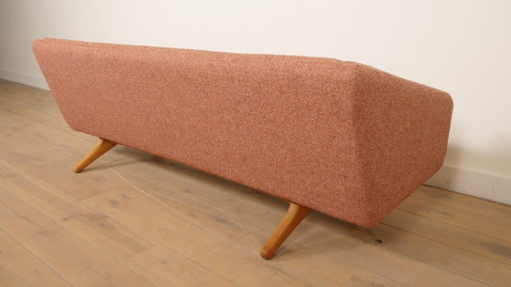 Image 1 of Vintage bank | 3-zits | Illum Wikkelsø | ML-90 | Roze | opnieuw gestoffeerd