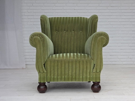 Années 50, fauteuil relax danois, tissu velours vert, pieds en bois de frêne.
