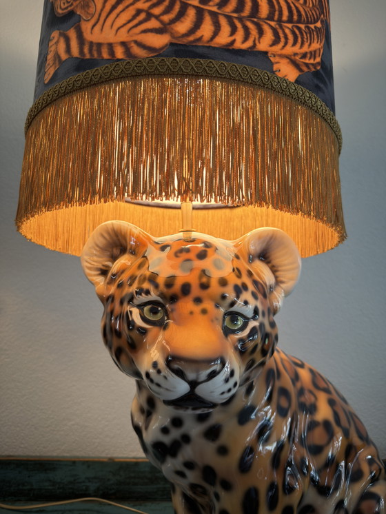 Image 1 of Lampada a forma di ghepardo in ceramica fatta a mano con paralume in velluto