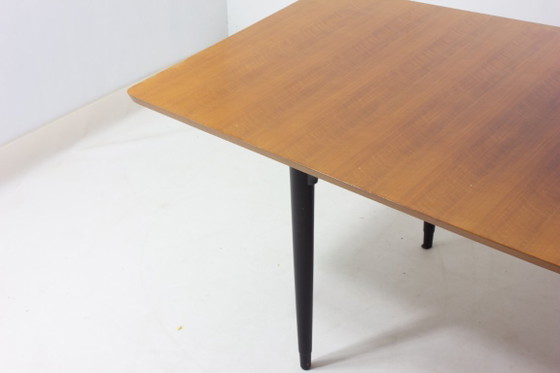 Image 1 of Ronde eettafel uit het midden van de vorige eeuw, jaren 60.