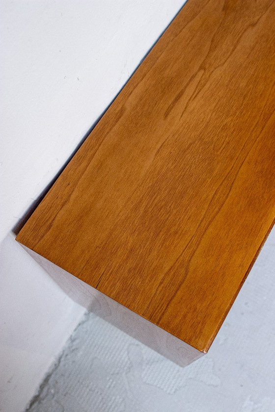 Vintage ladekast/dressoir/minibar van teakhout met notenhouten accenten, midden 20e eeuw, jaren 60. (photo 10 of 13)
