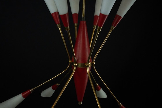 Image 1 of Araña de 12 luces de mediados de siglo a la manera de Stilnovo. Italia años 50