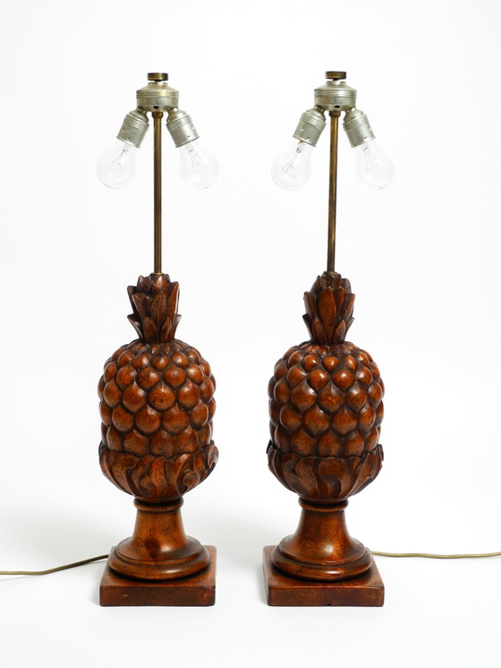 Image 1 of Pareja de grandes lámparas de sobremesa "Piña" de madera de pino teñida, muy decorativas, de estilo Mid Century Modern.
