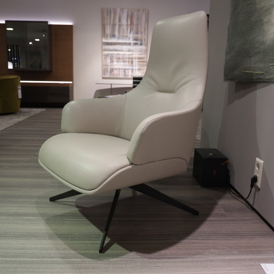 Image 1 of Poltrona reclinabile Kensington con pouf Molteni&C