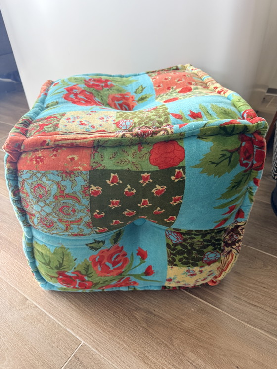 Image 1 of KARE Design Patchwork-Würfelpouf – Bunte florale Samt-Ottomane