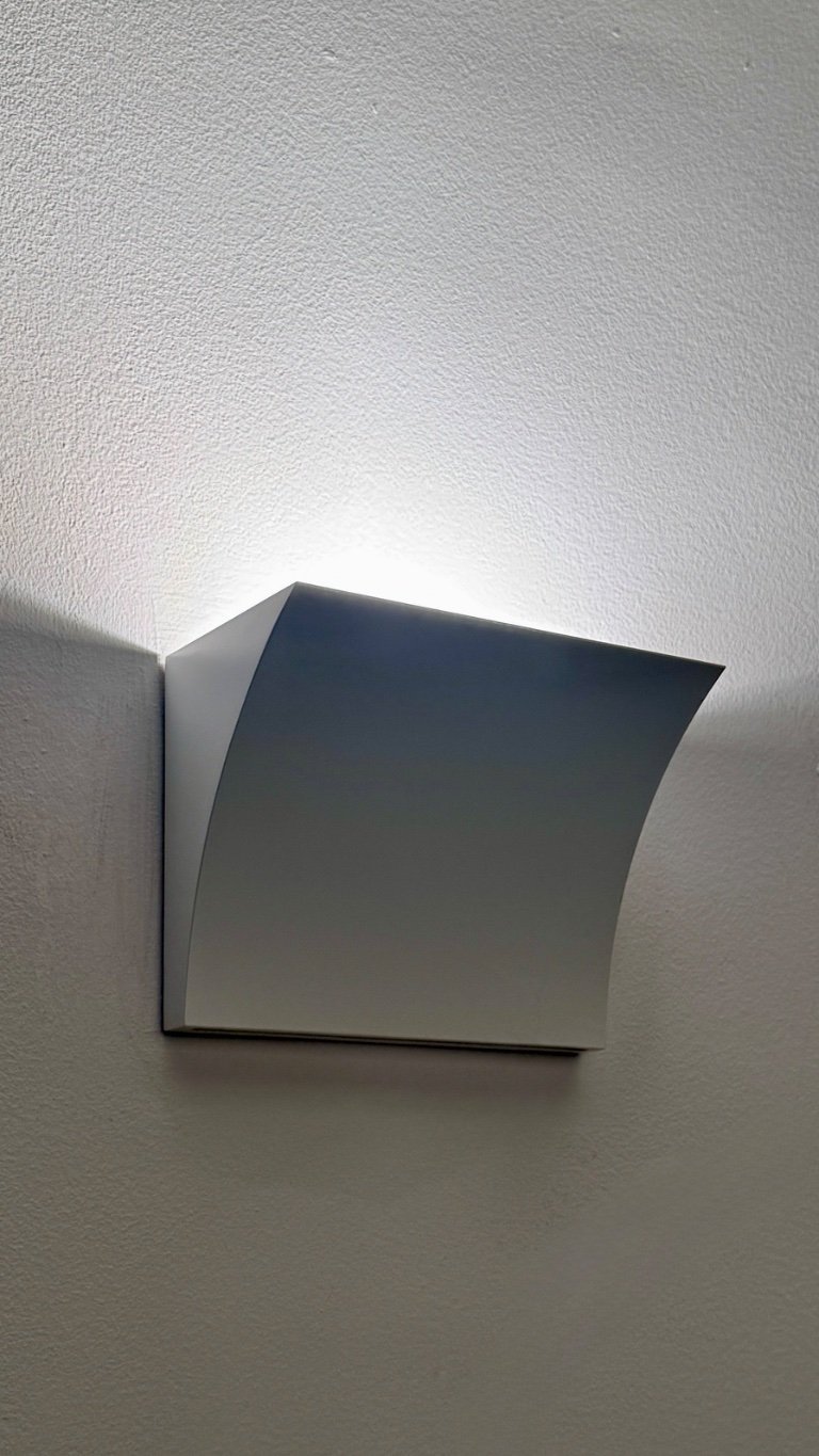 2 x white Flos Pochette wall lamp | €150 | Whoppah
