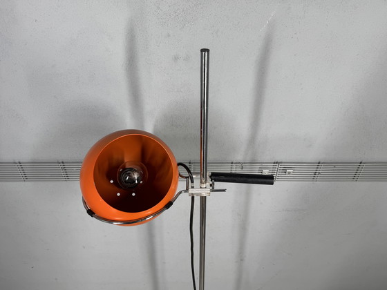 Image 1 of Lampada da terra vintage – Gepo / Gerda – paralume sferico in metallo arancione – design Space Age anni '70