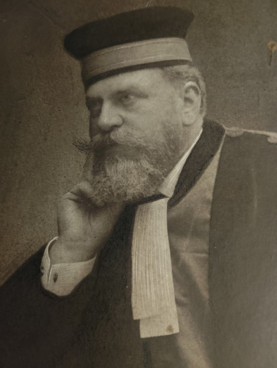 Image 1 of Portretfoto van Ferdinand Larnaude uit de studio's van Paul le Garçon, Parijs, 1919