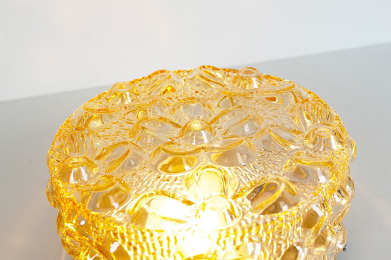 Image 1 of 1x Lampada da parete originale in vetro ambrato 'Flower' degli anni '70 di Erco