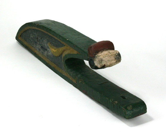 Image 1 of Decorazione antica del timone di una barca a fondo piatto – in legno massello di pino – XX secolo