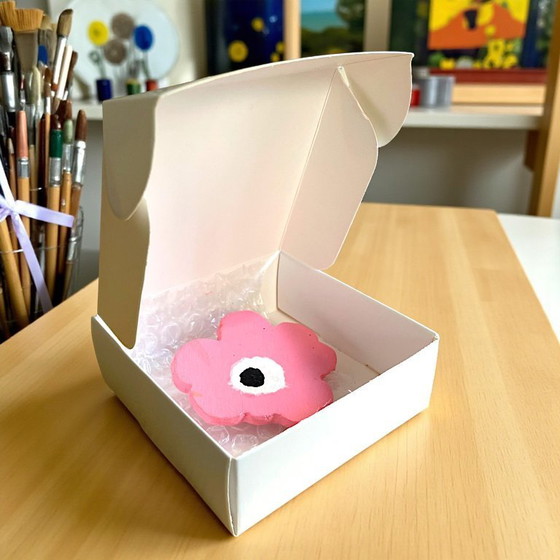 Image 1 of Broche en bois faite à la main, inspirée de Marimekko, coquelicot rose