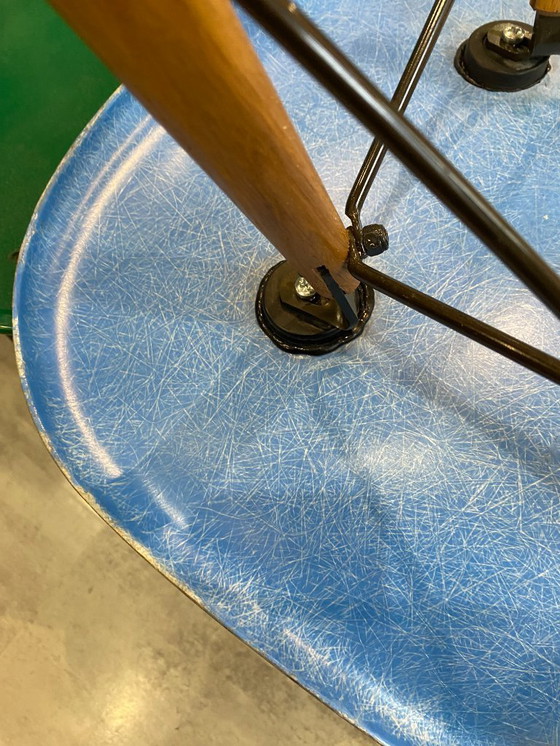 Image 1 of Sedia DSW, fibra blu turchese, Dowel oak, rovere chiaro, Eames Herman Miller, vintage anni '50