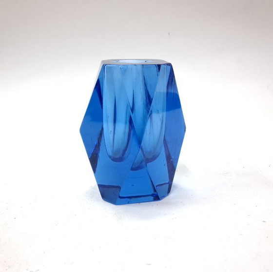 Image 1 of Vaso vintage in vetro blu sfaccettato