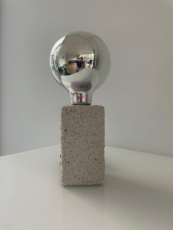 Image 1 of Set van twee moderne designlampen met sculpturale stenen basis