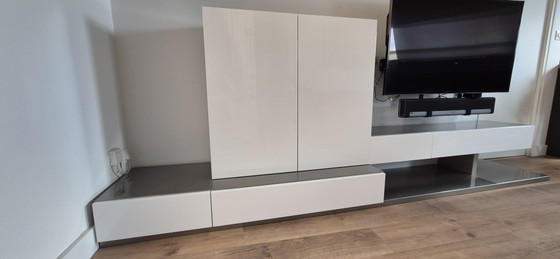 Image 1 of Roche Bobois TV-Möbel, weiß und champagnerfarben lackiert