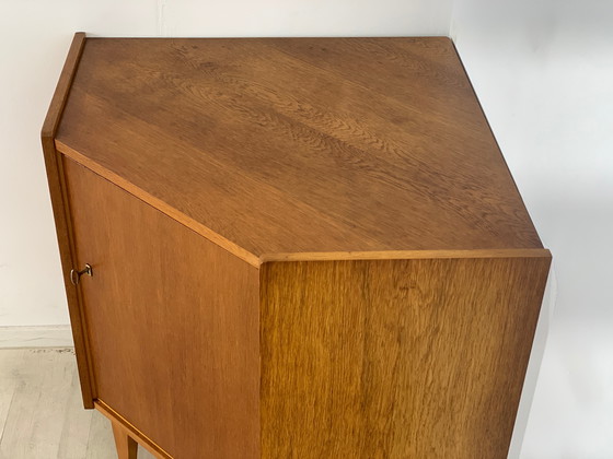 Image 1 of Mid Century armoire d'angle commode vintage